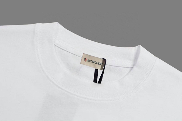 モンクレールTシャツ側面デザイン